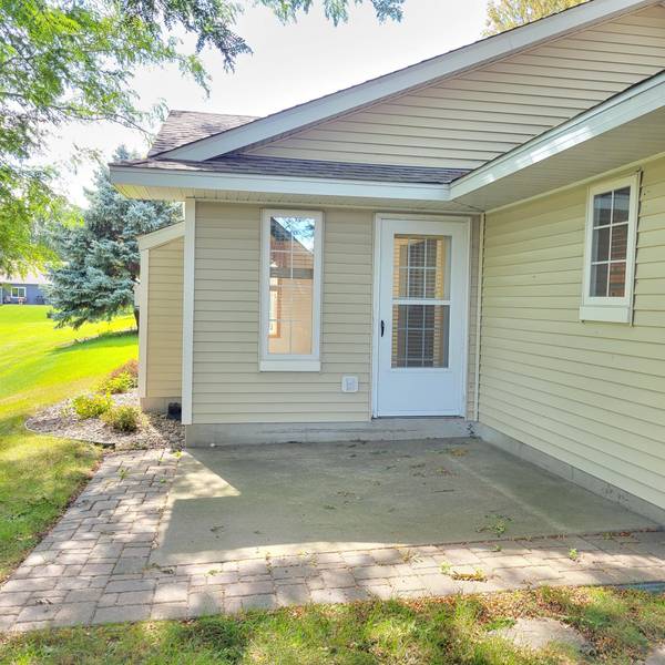 821 Greensview CT NW, Hutchinson, MN 55350