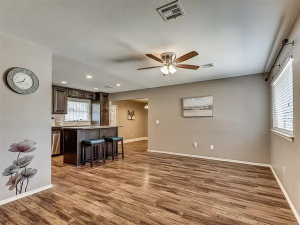 220 S Irving DR, Moore, OK 73160