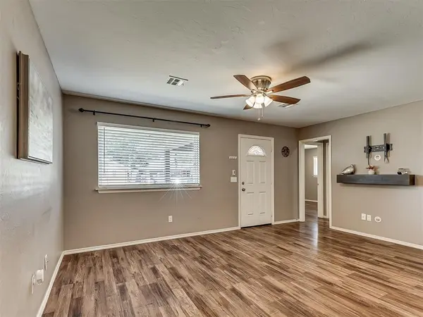 220 S Irving DR, Moore, OK 73160