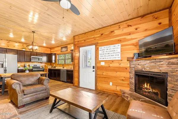 851 Osprey Way, Pigeon Forge, TN 37863