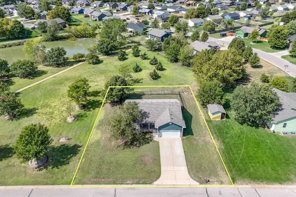 1101 N Parkway Dr, Valley Center, KS 67147