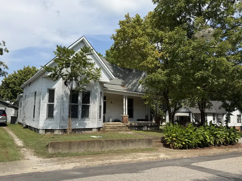 320 Aden St, Paris, TN 38242