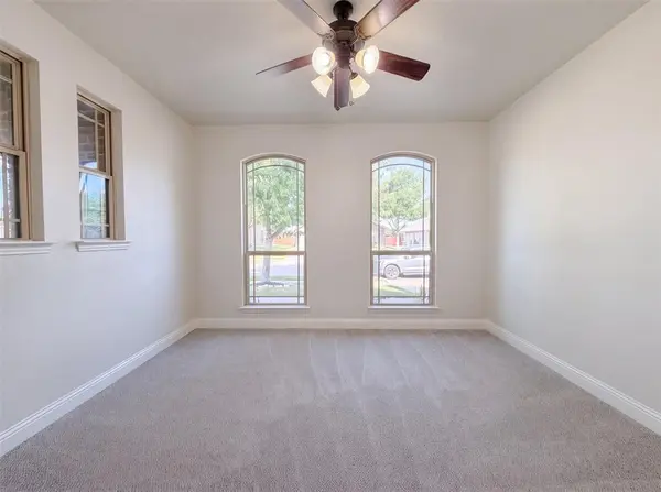 830 Graham Drive, Burleson, TX 76028