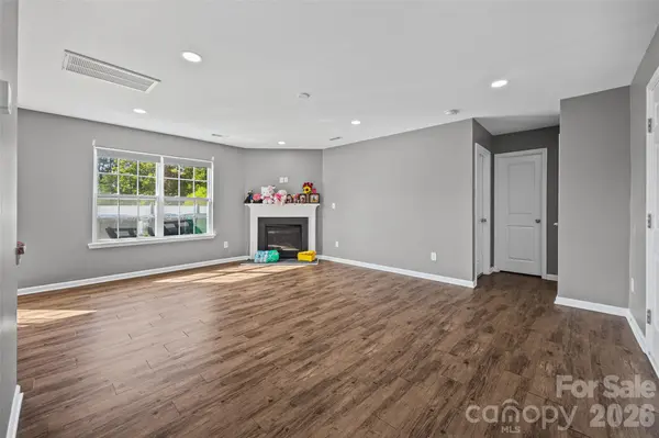 7407 Niccoline LN, Charlotte, NC 28214