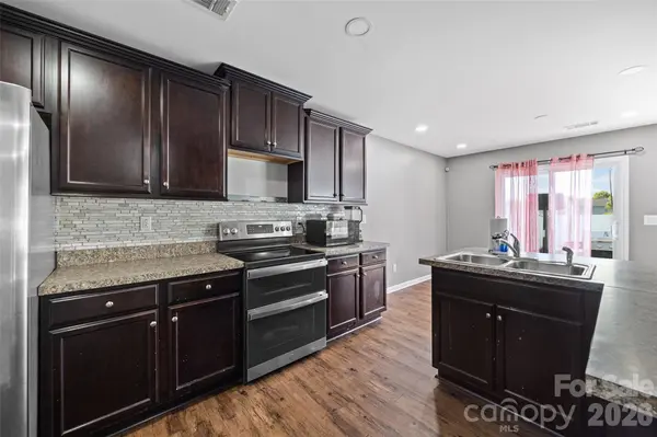 7407 Niccoline LN, Charlotte, NC 28214