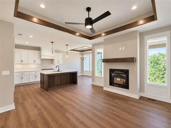 22180 W 116th TER, Olathe, KS 66061