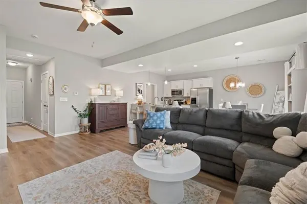 9107 SW 2nd ST, Blue Springs, MO 64064