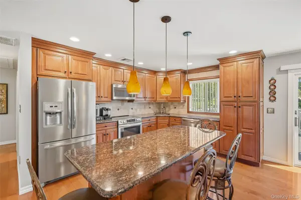 6 Liberty CT, Washingtonville, NY 10992
