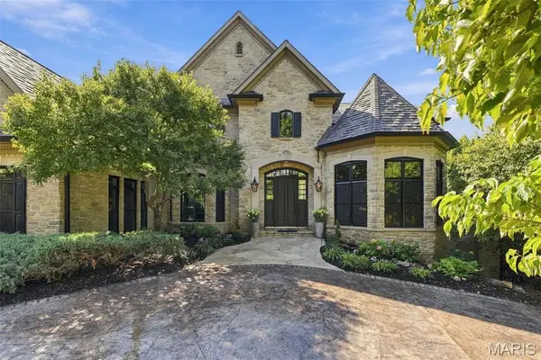 26 Allegro Lake Estates DR, Creve Coeur, MO 63141