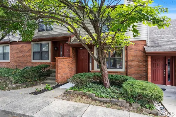 947 Quail Meadows CT #E, Chesterfield, MO 63017