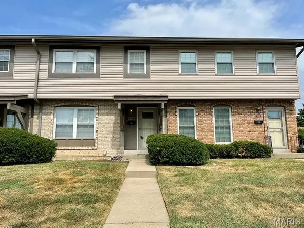 3171 Carefree LN, Florissant, MO 63033