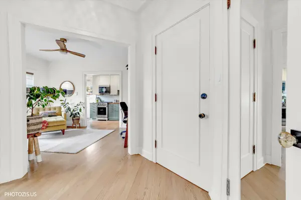 846 Hinman AVE #2, Evanston, IL 60202