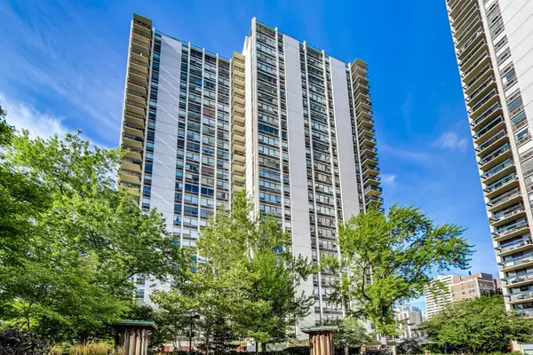 1360 N Sandburg TER #2701C, Chicago, IL 60610
