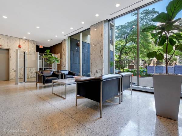 1360 N Sandburg TER #2701C, Chicago, IL 60610