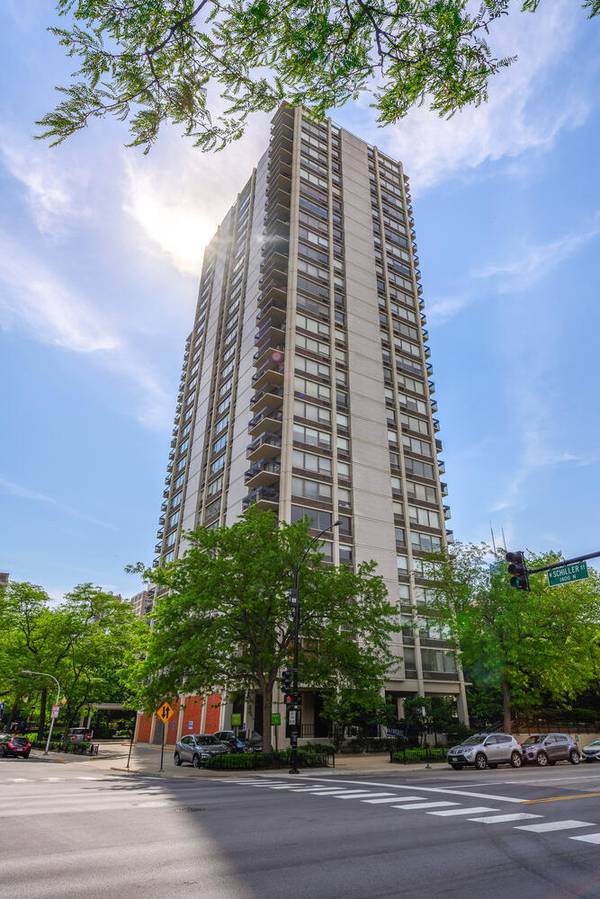 1360 N Sandburg TER #2701C, Chicago, IL 60610