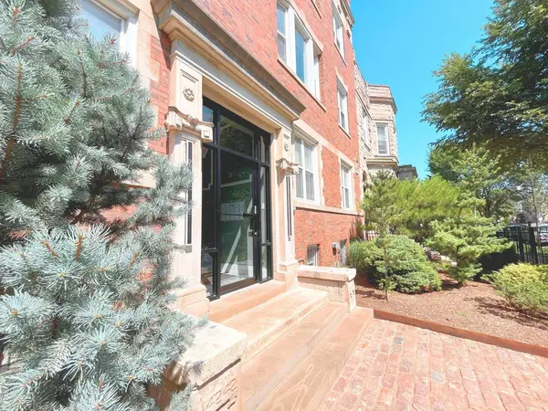 4240 S Calumet AVE, Chicago, IL 60653