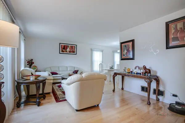 410 Lamont TER, Buffalo Grove, IL 60089