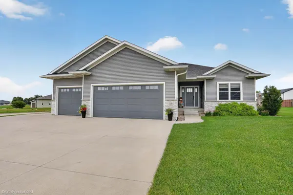 108 Partridge LN, Hudson, IA 50643