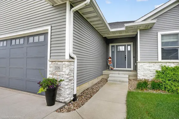 108 Partridge LN, Hudson, IA 50643
