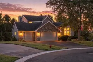 8659 Quinwood LN N, Maple Grove, MN 55369