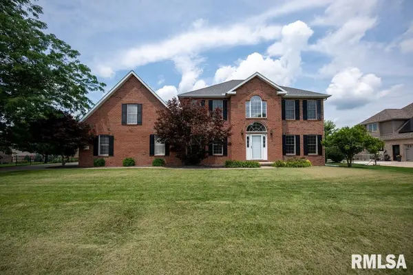 1100 HILLCREST DR, Washington, IL 61571