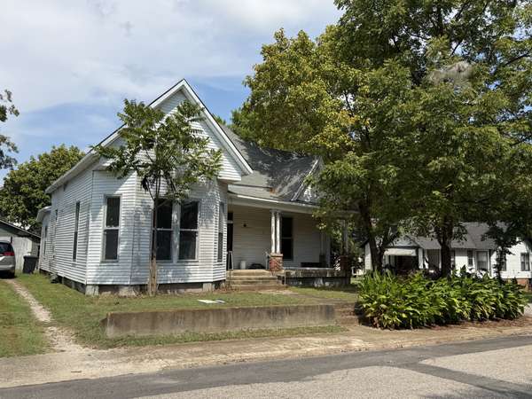 320 Aden St, Paris, TN 38242