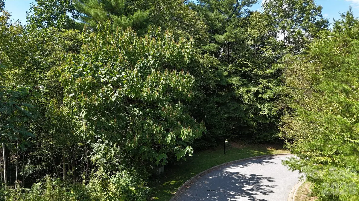 27 Heritage Park DR, Fairview, NC 28730