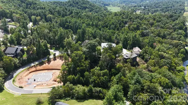 27 Heritage Park DR, Fairview, NC 28730