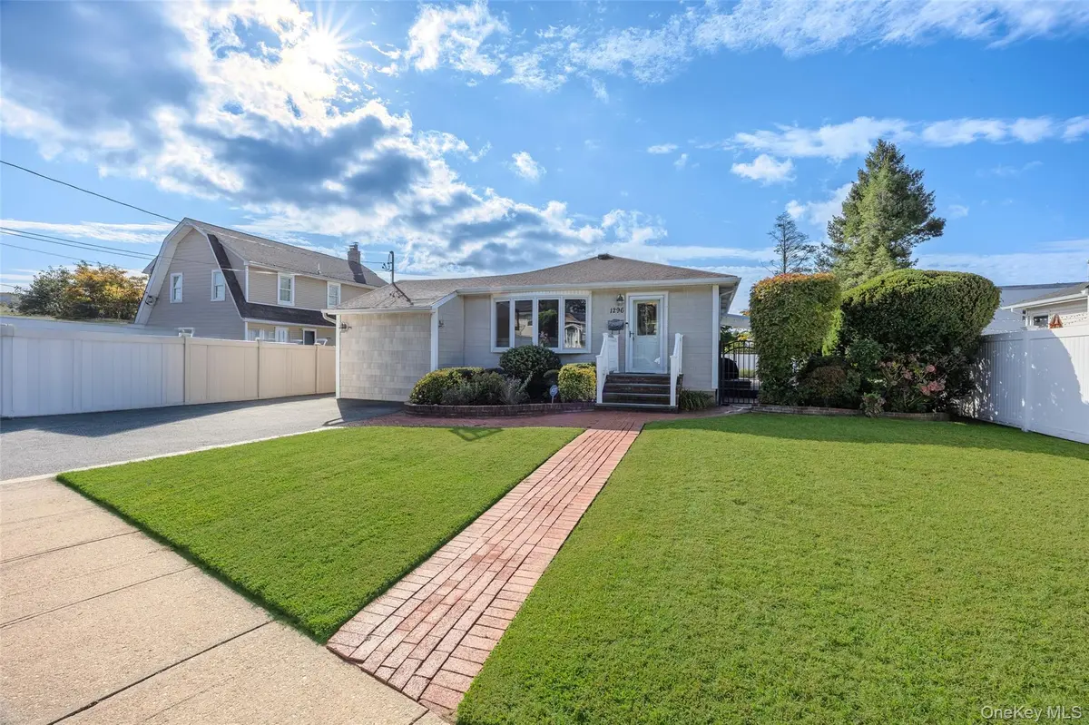 1296 Leslie LN, Bellmore, NY 11710