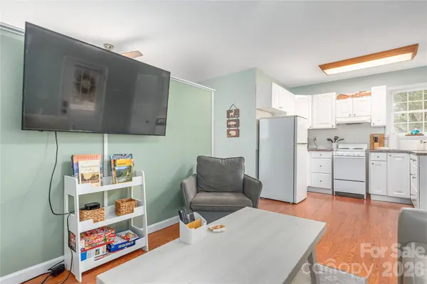 223 Davidson RD, Swannanoa, NC 28778