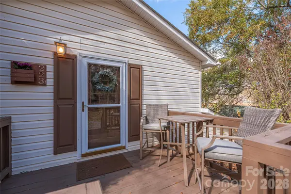 223 Davidson RD, Swannanoa, NC 28778
