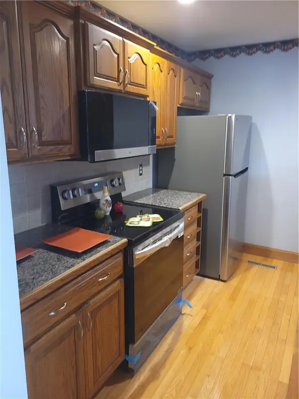 10933 Gillette ST, Overland Park, KS 66210