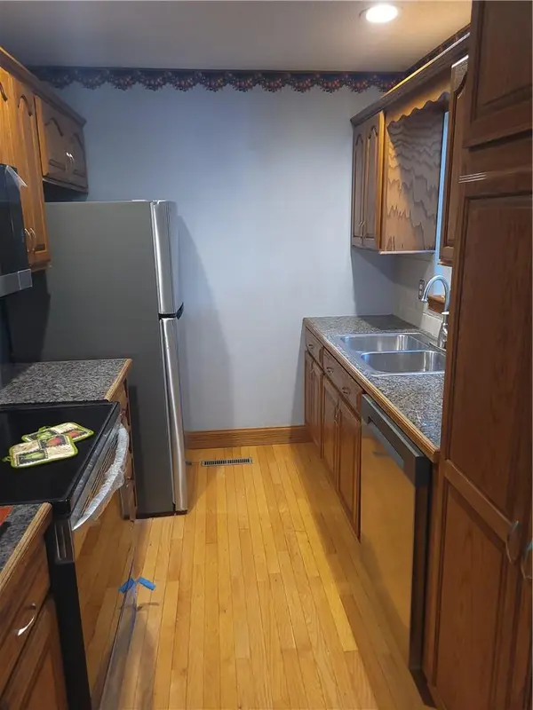 10933 Gillette ST, Overland Park, KS 66210