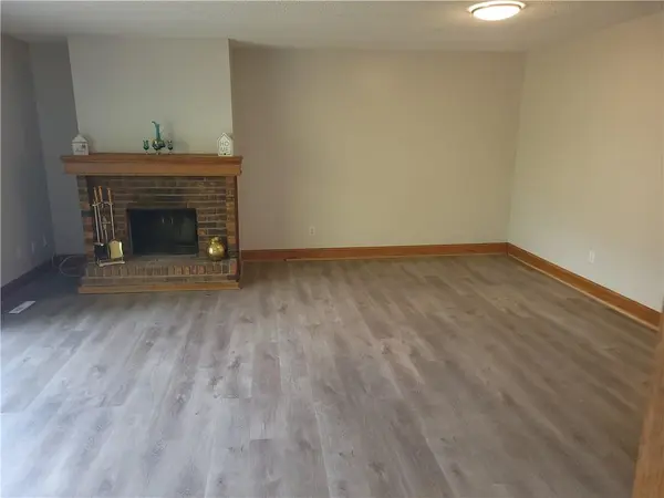 10933 Gillette ST, Overland Park, KS 66210