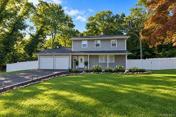 102 Patchogue DR, Rocky Point, NY 11778