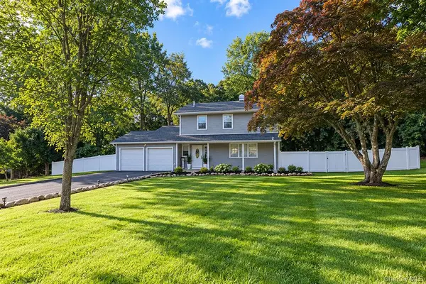 102 Patchogue DR, Rocky Point, NY 11778