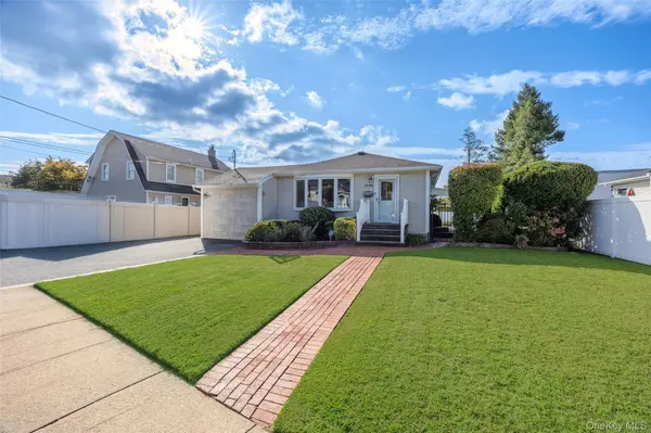 1296 Leslie LN, Bellmore, NY 11710