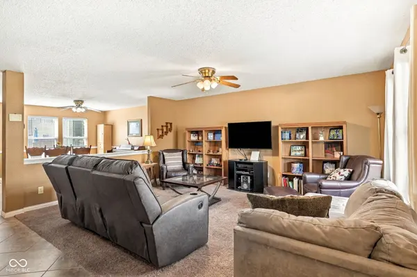 6852 Maywood CIR, Avon, IN 46123