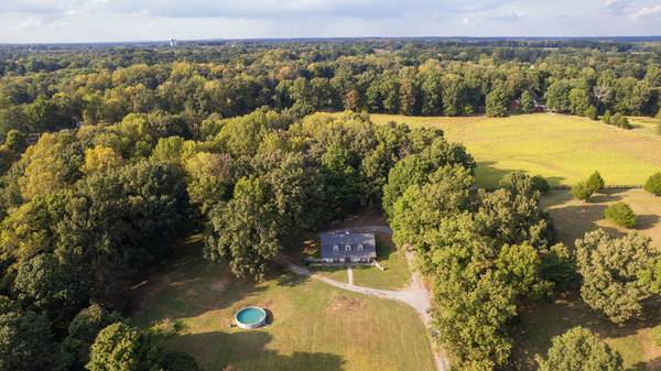 401 South Rd, Cottontown, TN 37048