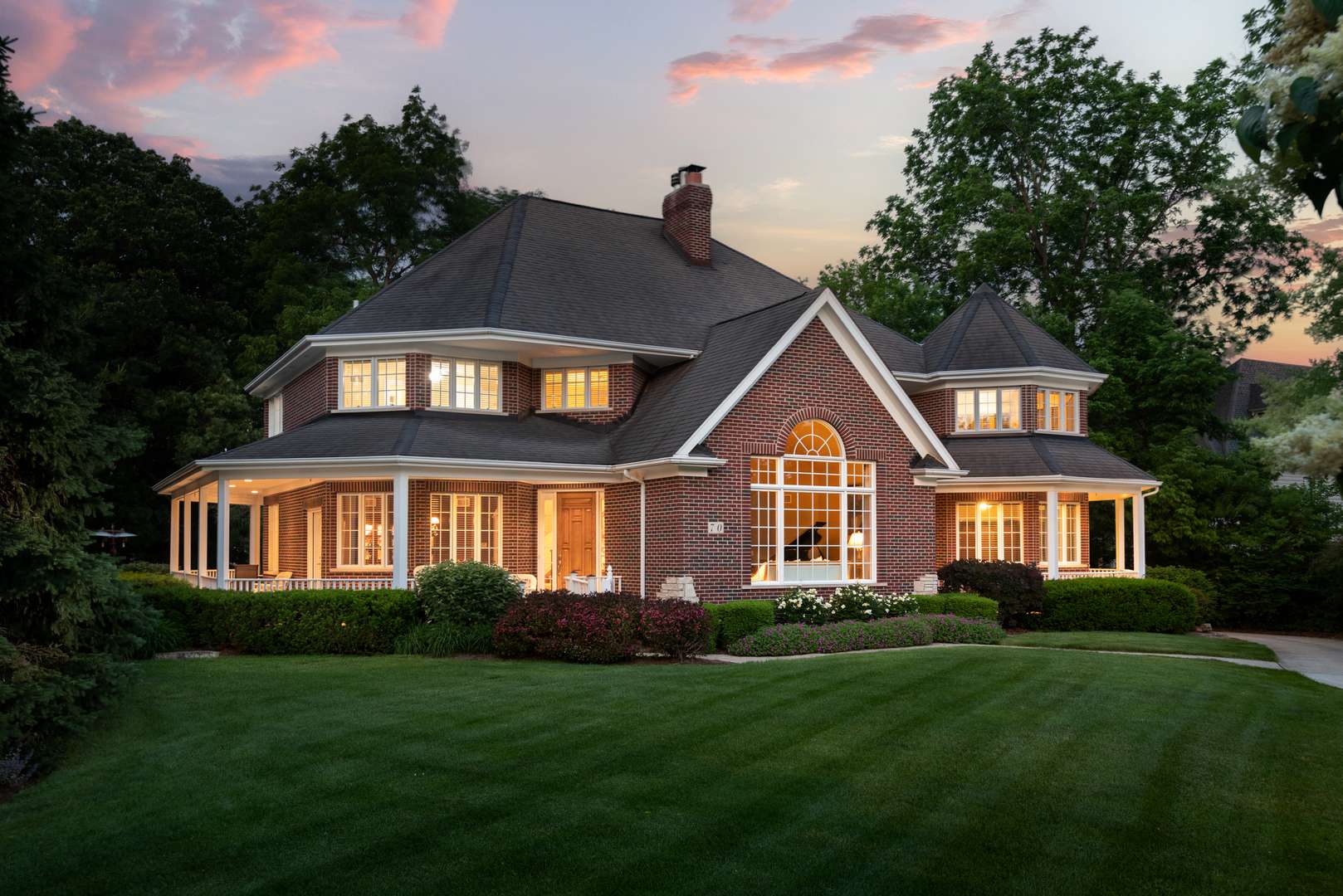70 Forest AVE, Naperville, IL 60540