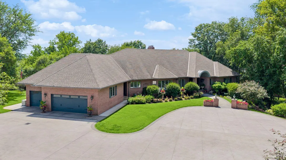 300 Salem Church RD, Sunfish Lake, MN 55118