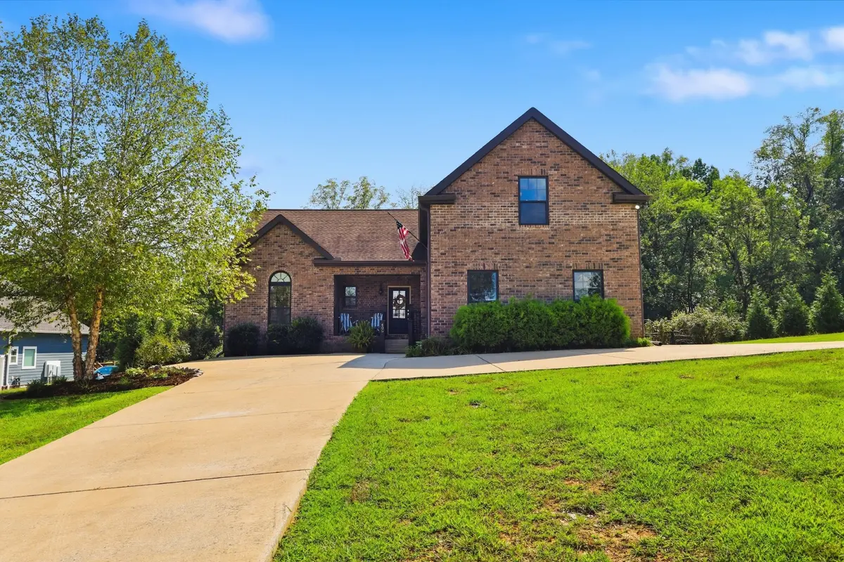 405 Tom Link Rd, Cottontown, TN 37048