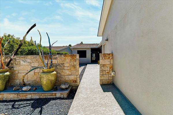 408 SAILMASTER ST #B, Lakeway, TX 78734