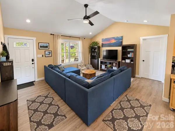 311 Herron Point LN, Weaverville, NC 28787