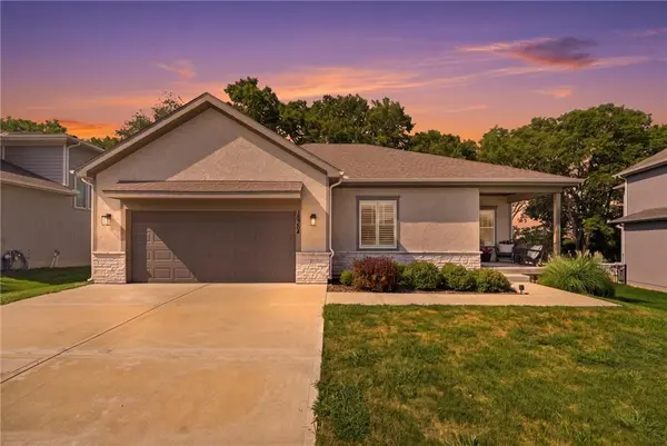 15264 W 171st TER, Olathe, KS 66062