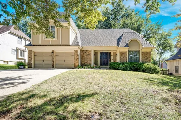 8017 W 115th TER, Overland Park, KS 66210
