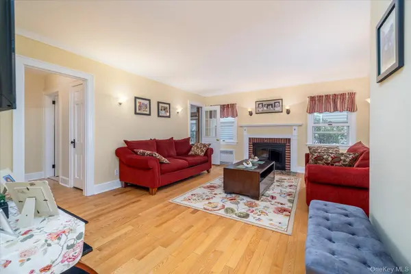 146 Beverly AVE, Floral Park, NY 11001