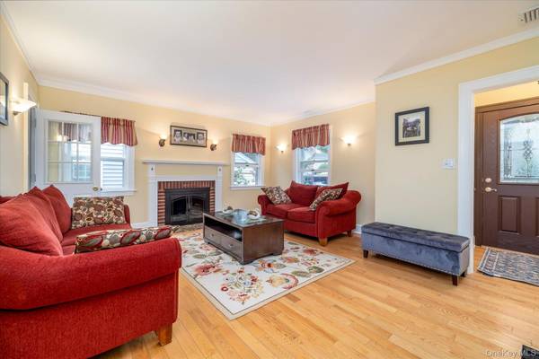 146 Beverly AVE, Floral Park, NY 11001