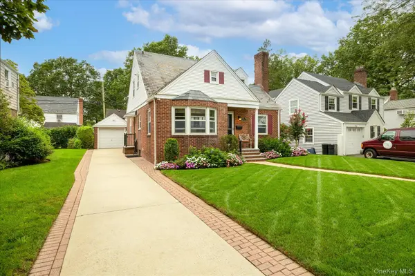 146 Beverly AVE, Floral Park, NY 11001