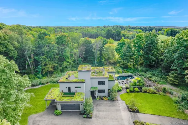 215 Smith RD, Poughkeepsie, NY 12603